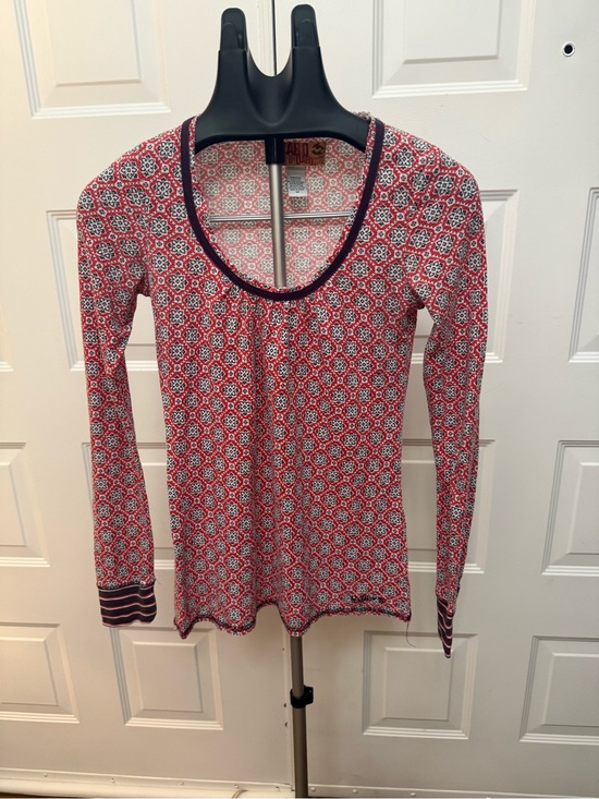 Billabong Tops - Billabong Red Patterned Long Sleeve Scoop Neck Top with Navy Trim